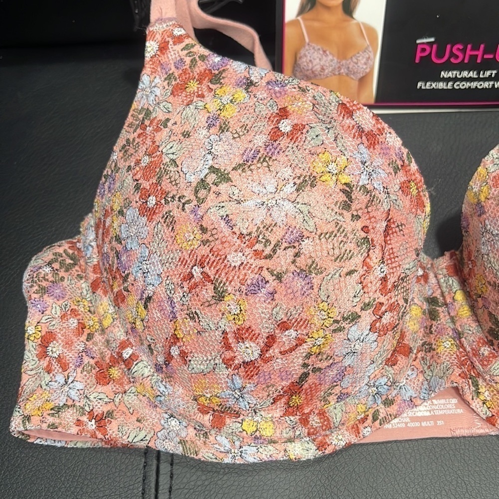 Bras - Picture 2 of 10